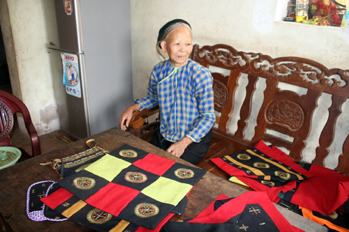 Phát huy nét đặc sắc thổ cẩm vùng cao ảnh 1